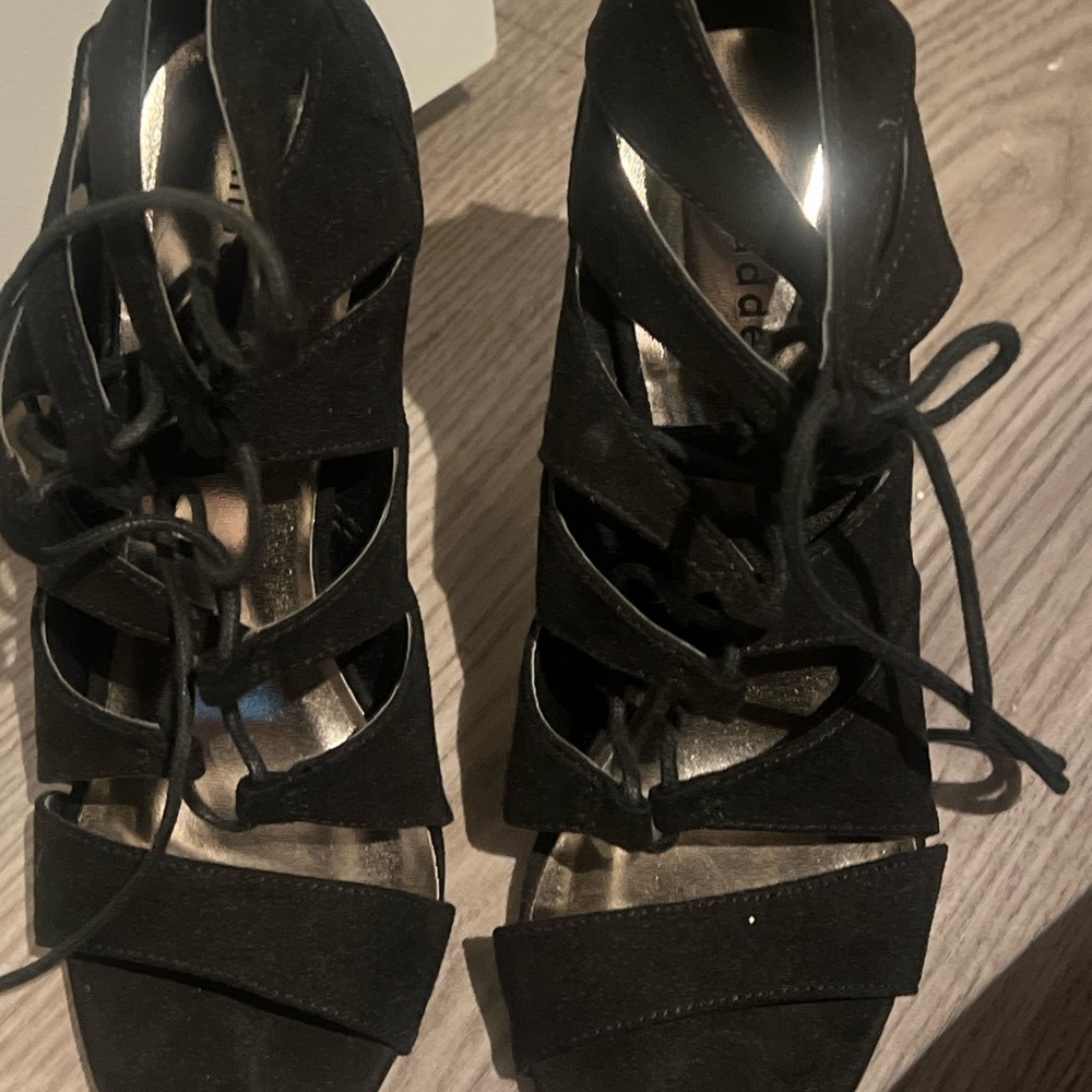 Women’s madden girl Elegant Black Lace-Up Heels size 7 (c)